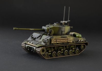 Zoom bild av M4A3E8 Sherman Fury 1:56 Italeri