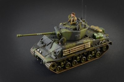 Zoom bild av M4A3E8 Sherman Fury 1/56 Italeri