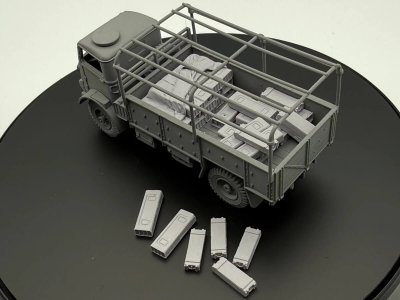 Zoom bild av 282RG037 Bedford QLD 17 Pdr Ammo Stowage Kit 28mm Rubicon Models