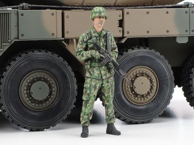 Zoom bild av Japan Ground Self Defense Force Type 16 Mobile Combat Vehicle C5 with Winch 1/35 Tamiya