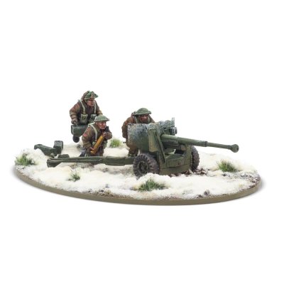 Zoom bild av 6 pdr anti-tank gun with British infantry (winter) crew