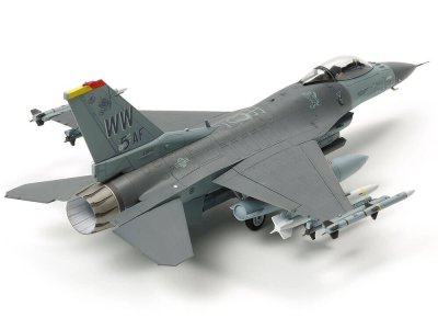 Zoom bild av Lockheed Martin® F-16®CJ [BLOCK50] Fighting Falcon® w/full equipment 1/72 Tamiya