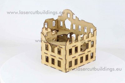 Zoom bild av Lägenhetshus i vinkel raserat (28mm)