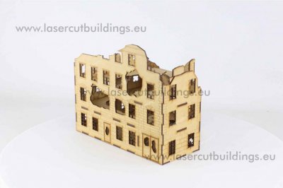 Zoom bild av Lägenhetshus i vinkel raserat (28mm)