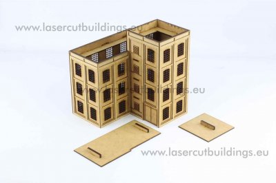 Zoom bild av Hög fabriksbyggnad i vinkel (15mm)